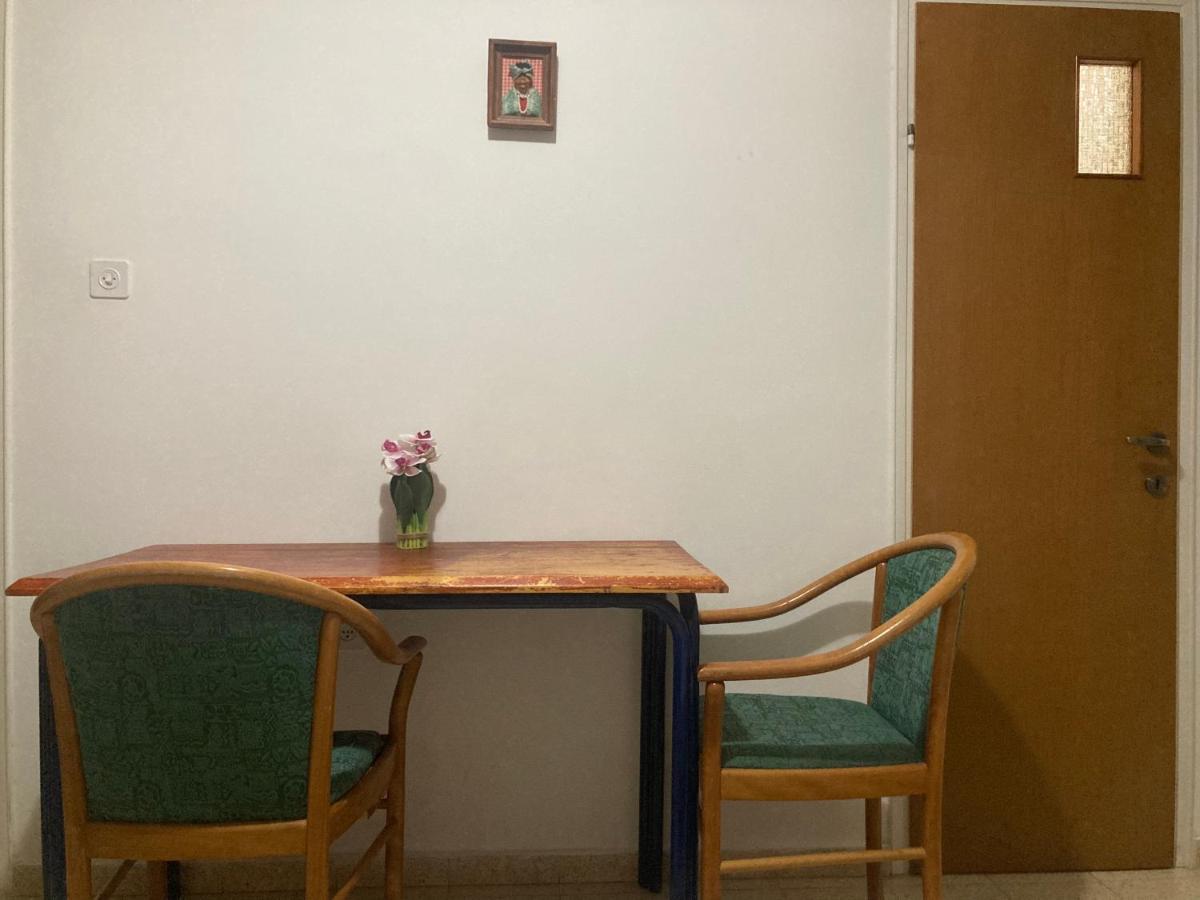 The Little Dorm And Beer Apartment อารัด ภายนอก รูปภาพ